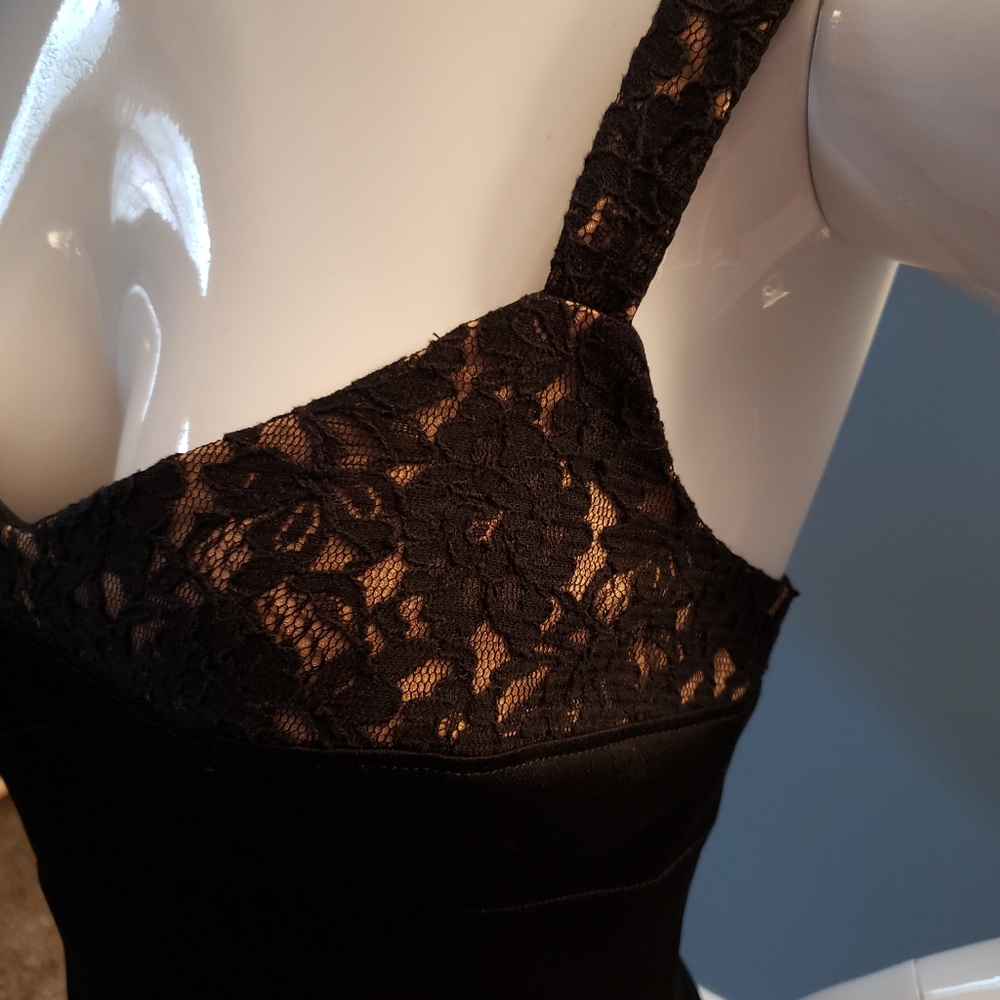BCBGMAXAZRIA top with lace - Picture 2 of 7